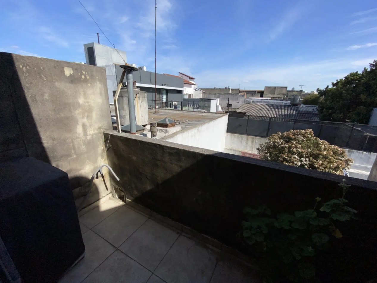 EN VENTA DEPARTAMENTO 2 AMBIENTES CON COCHERA EN MORON