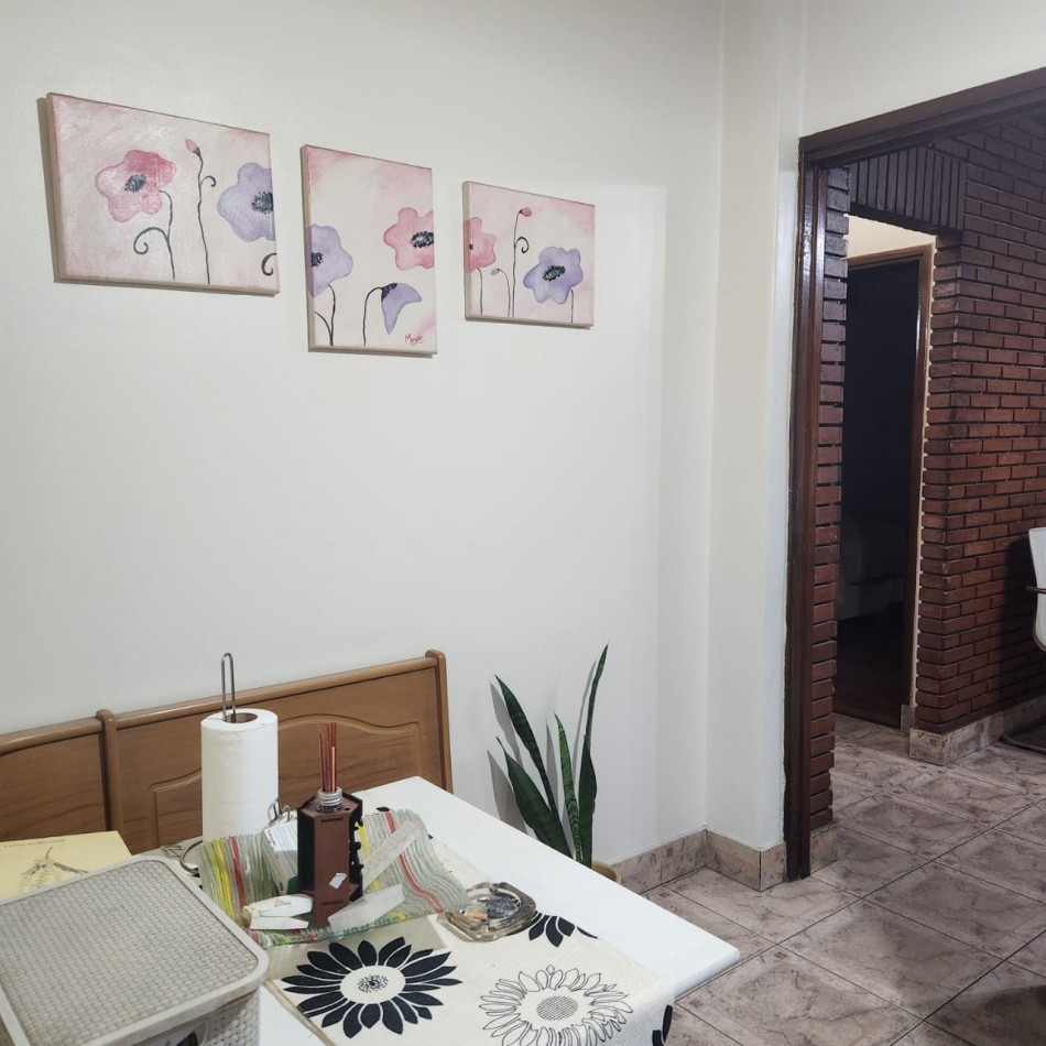 EN VENTA CASA 3 + 2 AMBIENTES EN VILLA LUGANO- LOTE 8.66 X 21.35- MULTIFAMILIAR