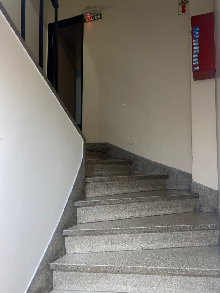 EN VENTA DPTO 3 AMBIENTES AL FRENTE CON BALCON EN PALERMO.