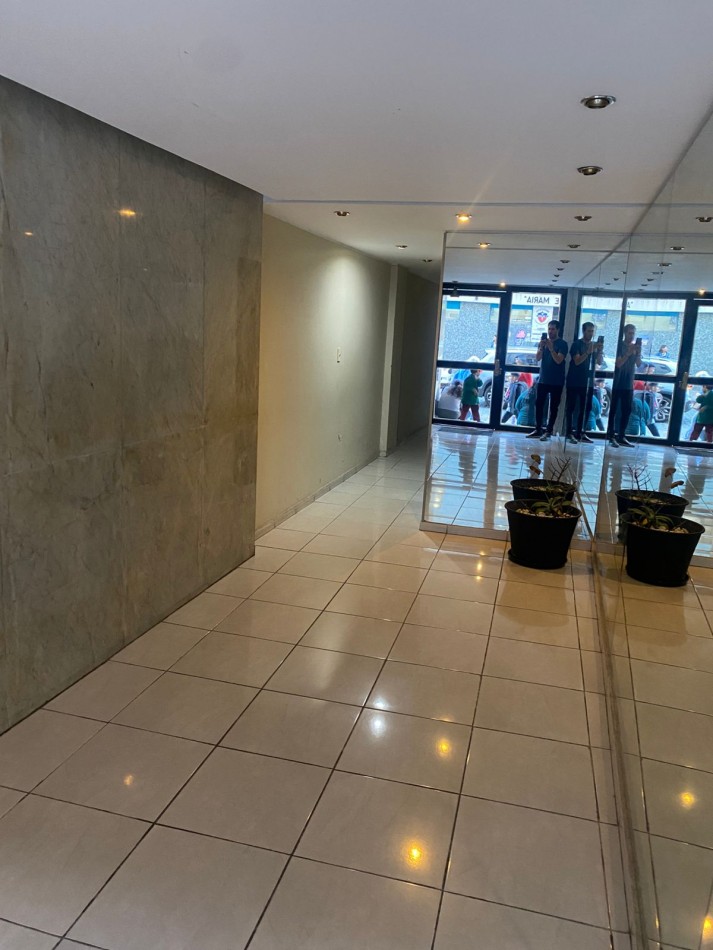 EN VENTA DPTO 3 AMBIENTES AL FRENTE CON BALCON EN PALERMO.