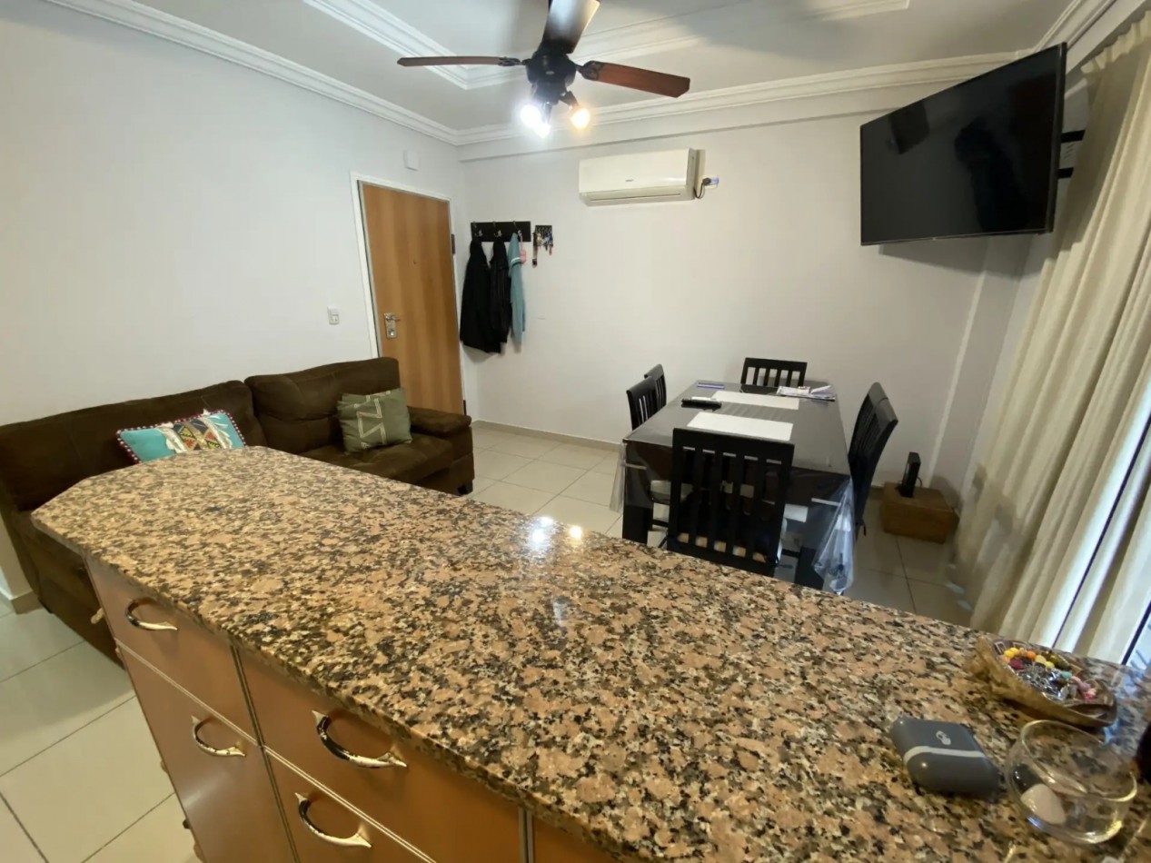 VENTA DEPARTAMENTO 2 AMBIENTES SEMI PISO CON COCHERA Y BAULERA APTO CREDITO EN EL CENTRO COMERCIAL DE MATADEROS