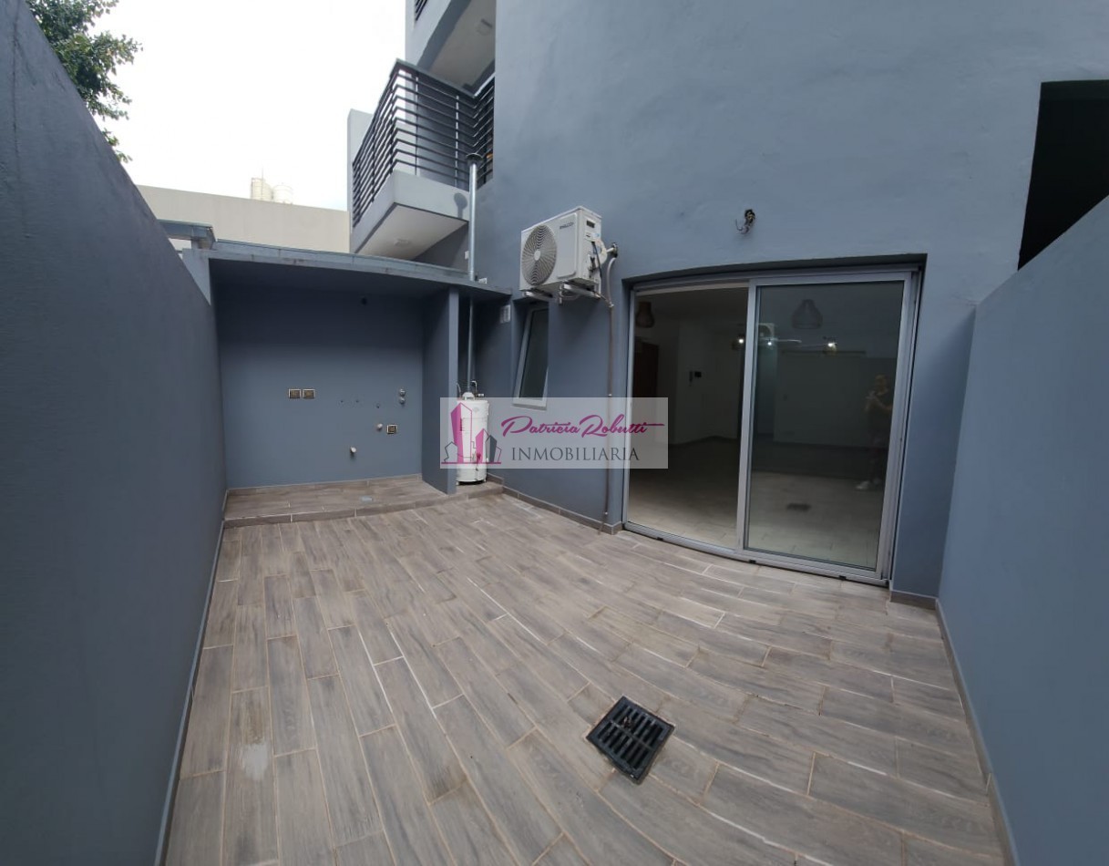 DEPTO DE POZO MONOAMBIENTE CON PATIO Y COCHERA DONOVAN 1252 TAPIALES