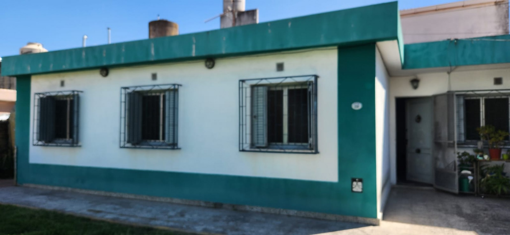 EN VENTA CASA 4 AMB CON PARQUE VILLA CELINA