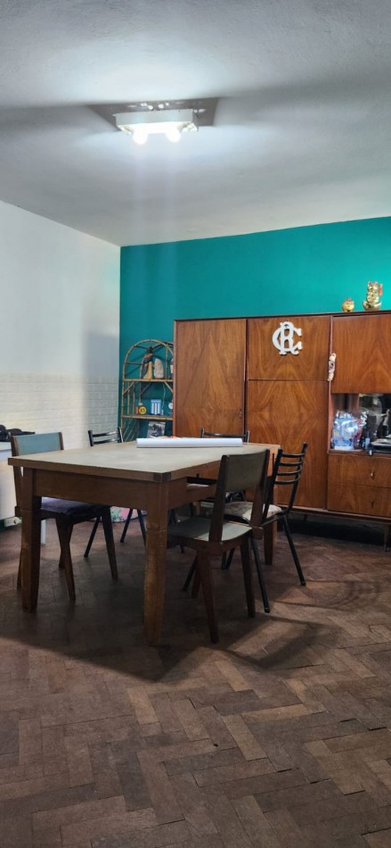 EN VENTA CASA 4 AMB CON PARQUE VILLA CELINA