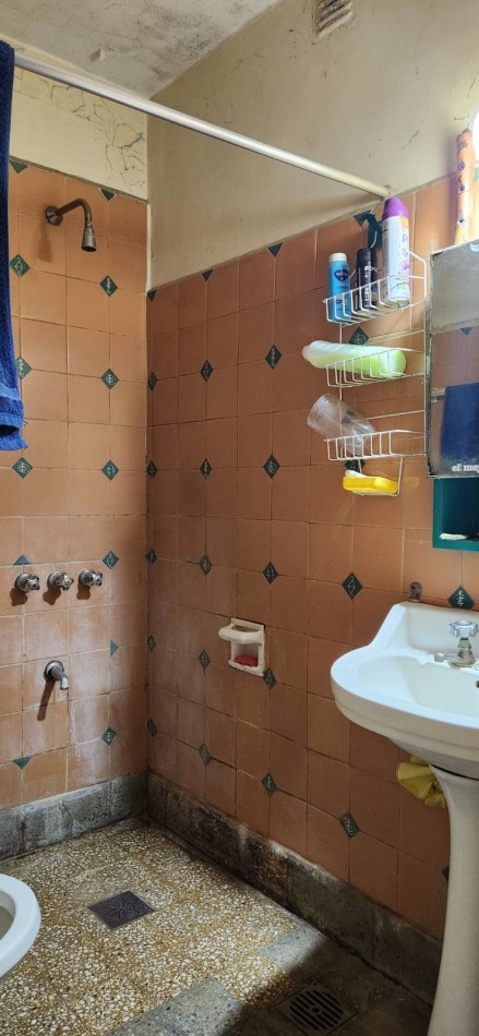 EN VENTA CASA 4 AMB CON PARQUE VILLA CELINA