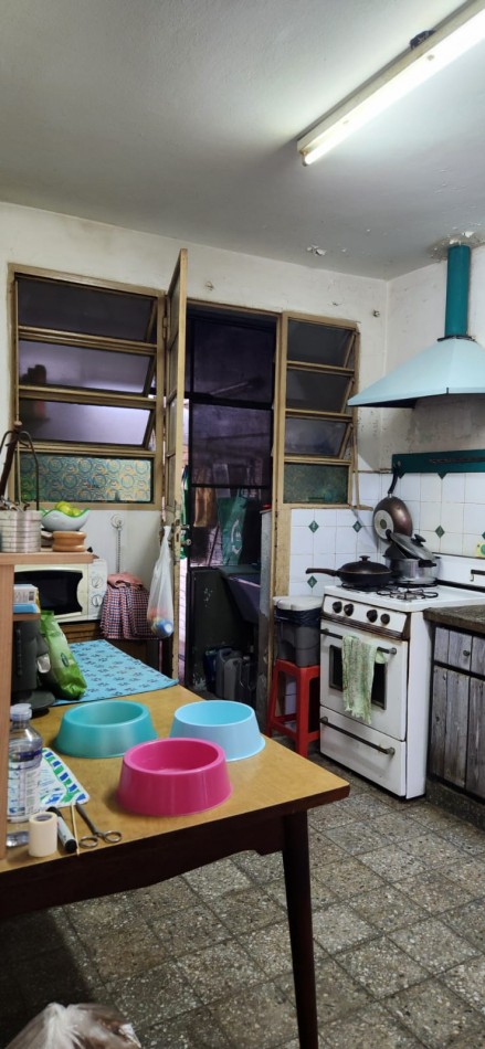 EN VENTA CASA 4 AMB CON PARQUE VILLA CELINA