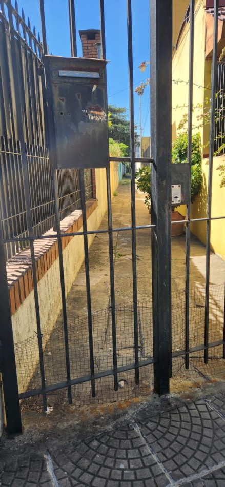 EN VENTA CASA 4 AMB CON PARQUE VILLA CELINA