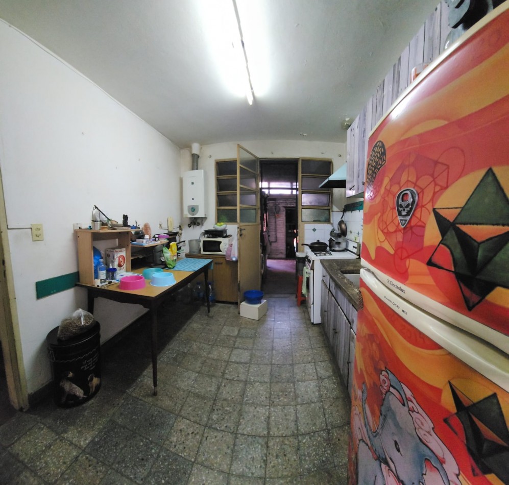 EN VENTA CASA 4 AMB CON PARQUE VILLA CELINA