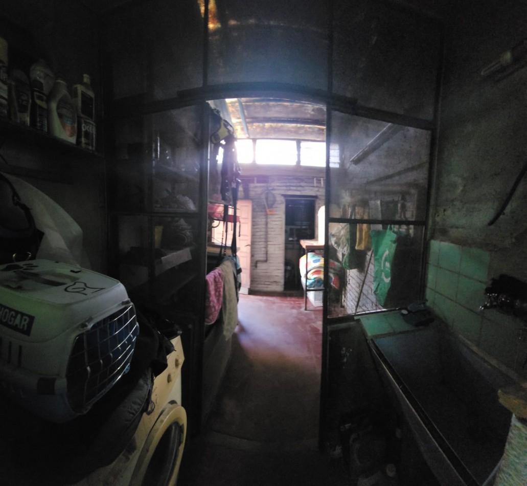 EN VENTA CASA 4 AMB CON PARQUE VILLA CELINA