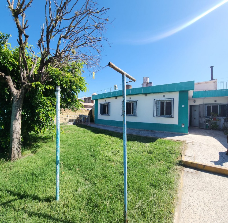 EN VENTA CASA 4 AMB CON PARQUE VILLA CELINA