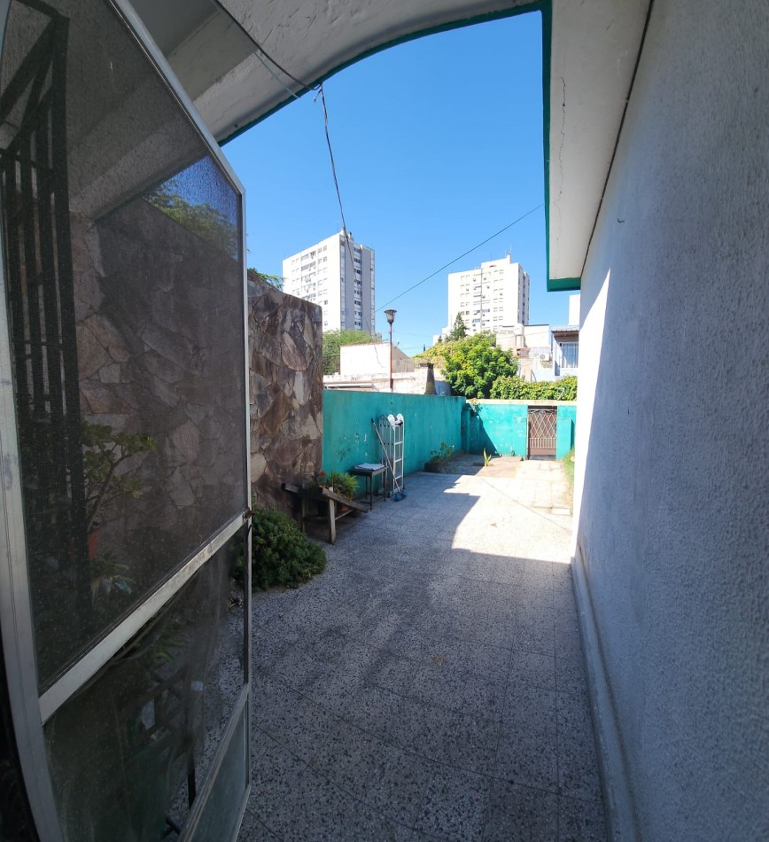 EN VENTA CASA 4 AMB CON PARQUE VILLA CELINA