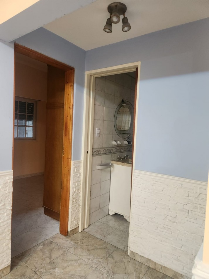 Vende PH MULTIFAMILIAR contrafrente con espacio aereo para edificar Villa Celina