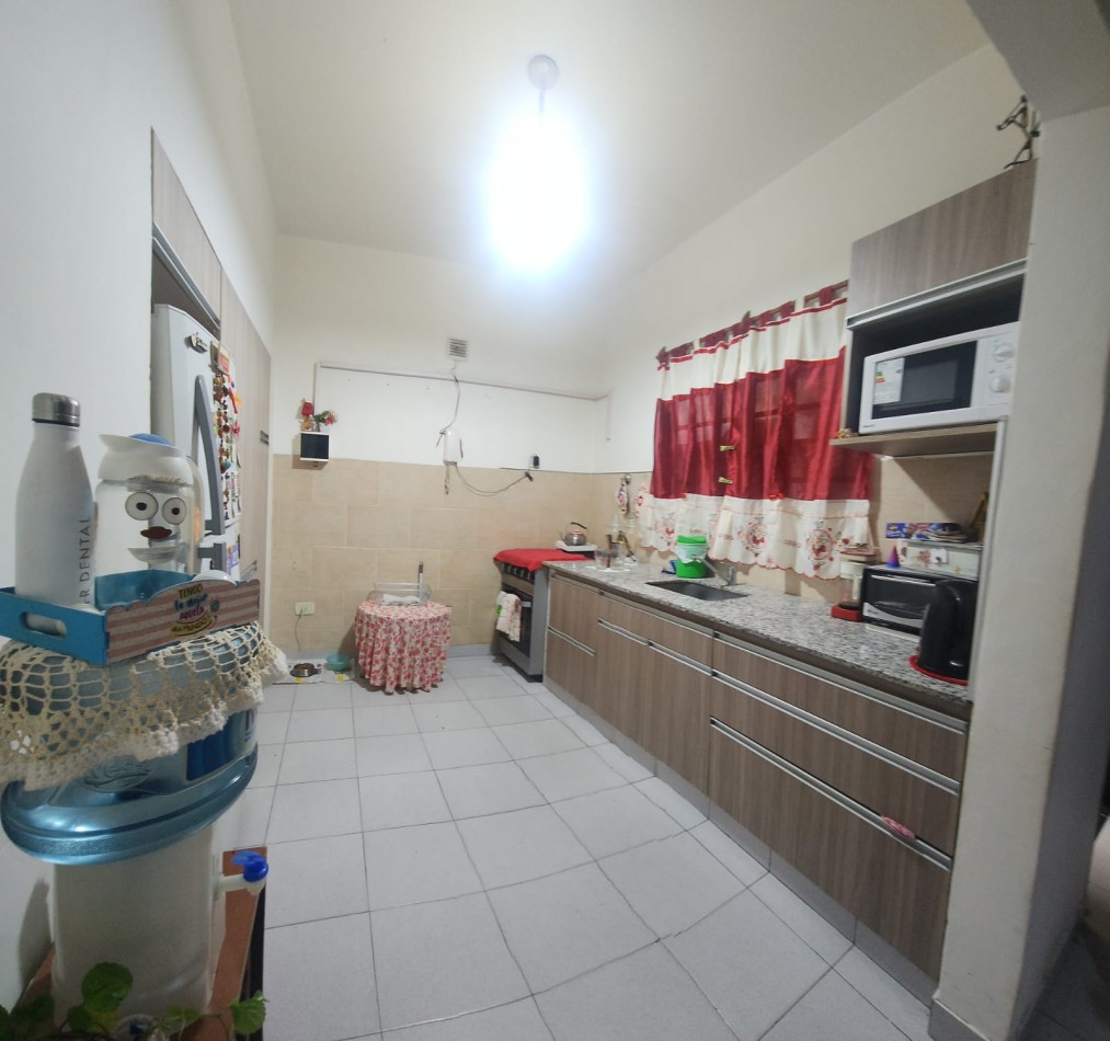 Vende PH MULTIFAMILIAR contrafrente con espacio aereo para edificar Villa Celina