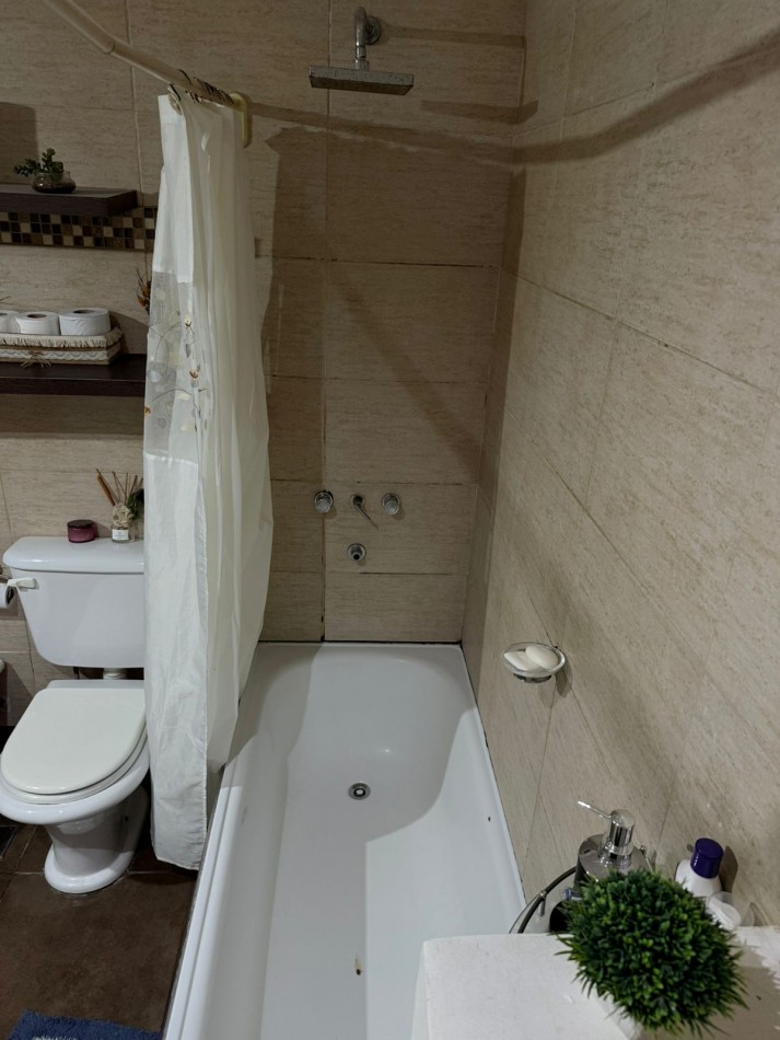 Vende PH MULTIFAMILIAR contrafrente con espacio aereo para edificar Villa Celina