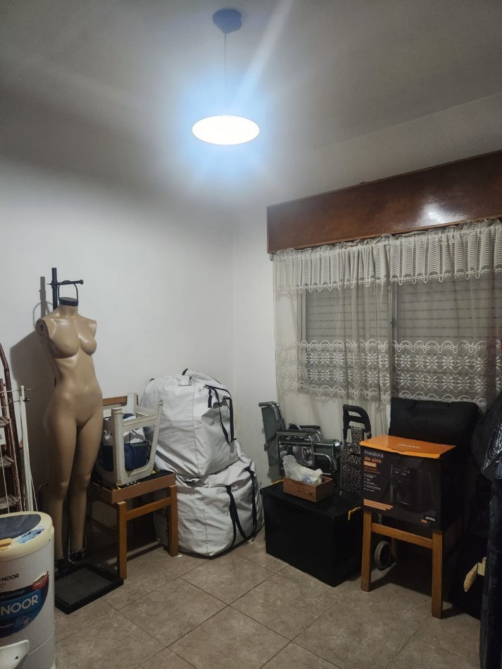 Vende PH MULTIFAMILIAR contrafrente con espacio aereo para edificar Villa Celina