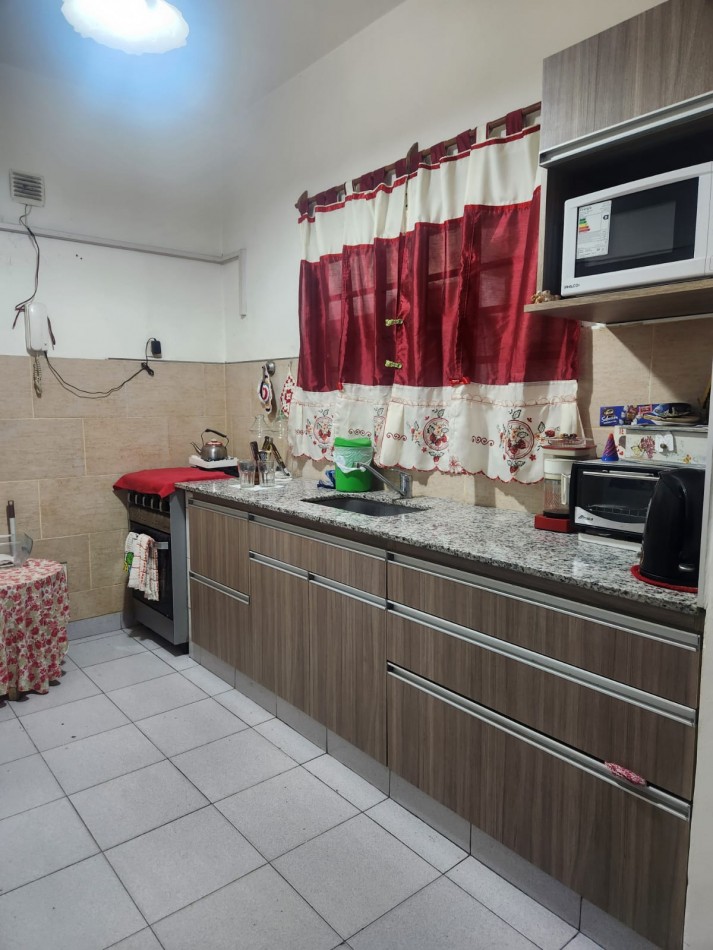Vende PH MULTIFAMILIAR contrafrente con espacio aereo para edificar Villa Celina