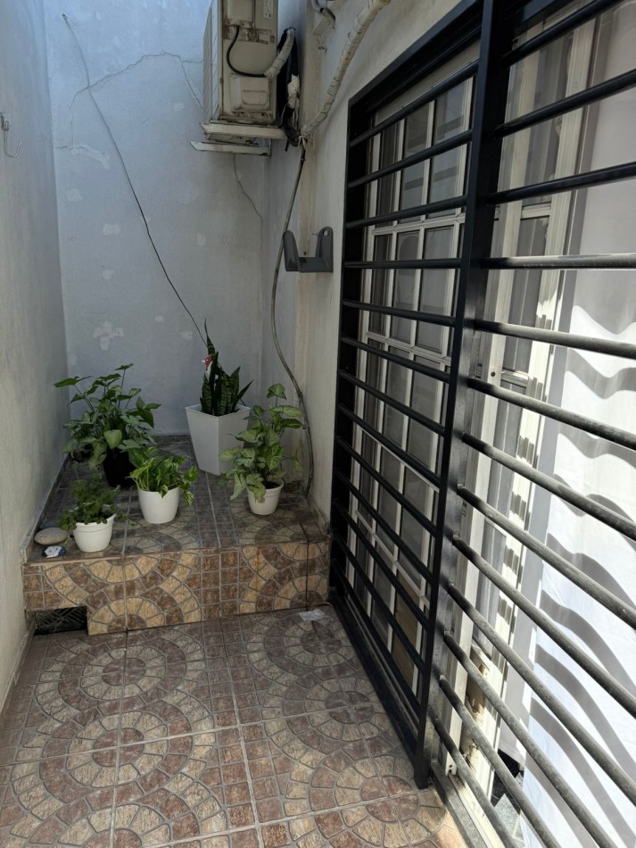 Vende PH MULTIFAMILIAR contrafrente con espacio aereo para edificar Villa Celina