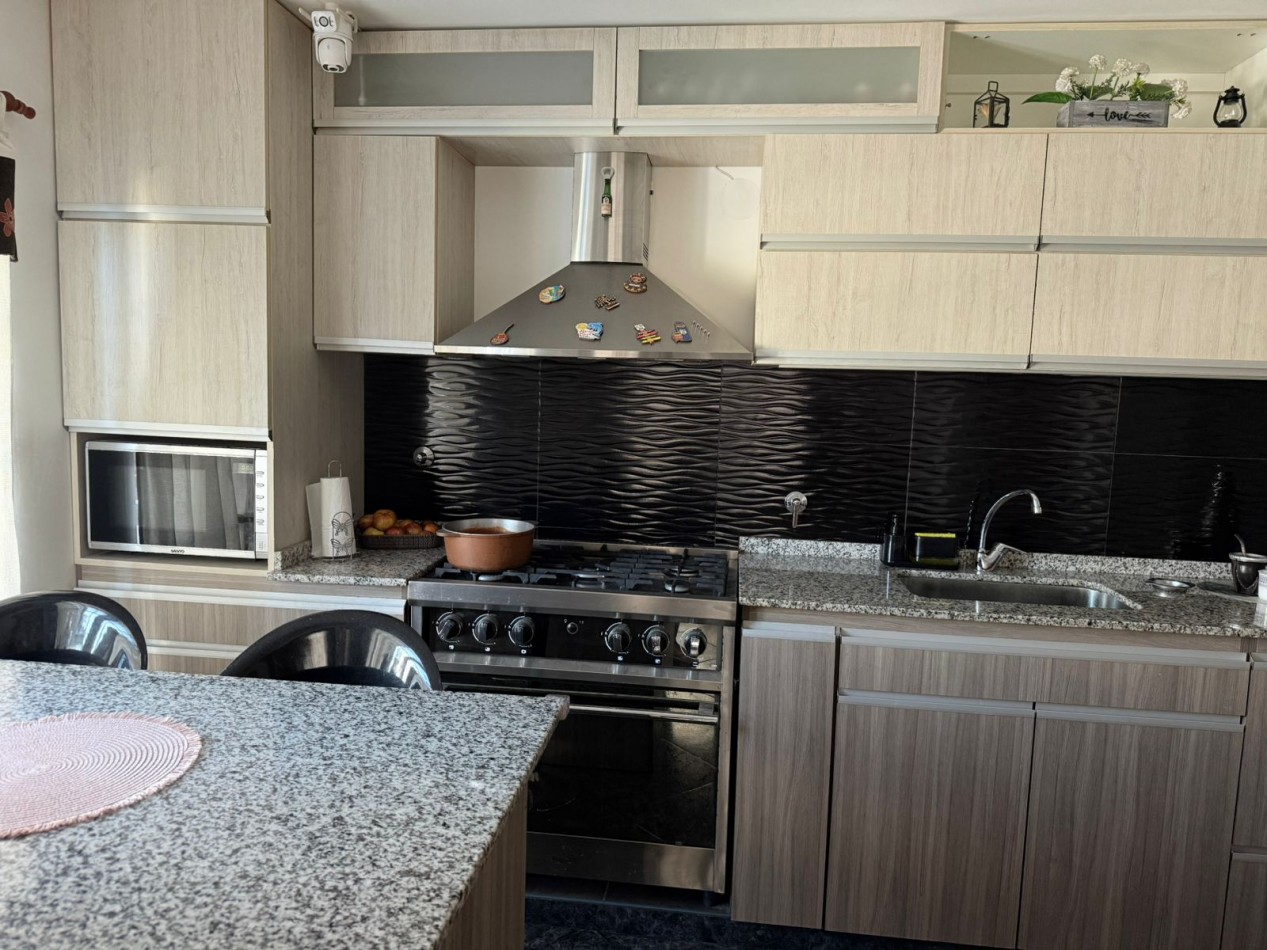 Vende PH MULTIFAMILIAR contrafrente con espacio aereo para edificar Villa Celina