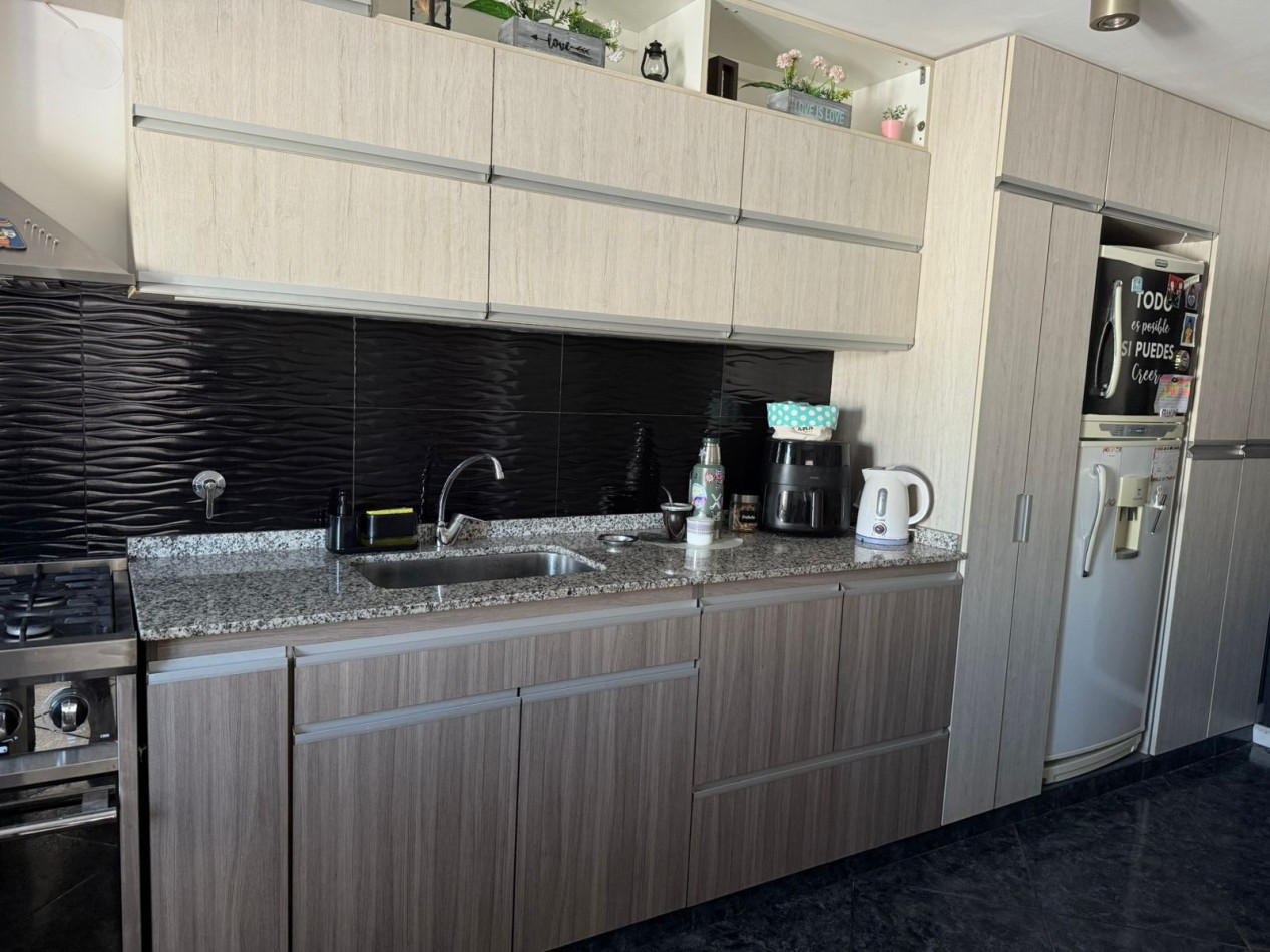 Vende PH MULTIFAMILIAR contrafrente con espacio aereo para edificar Villa Celina