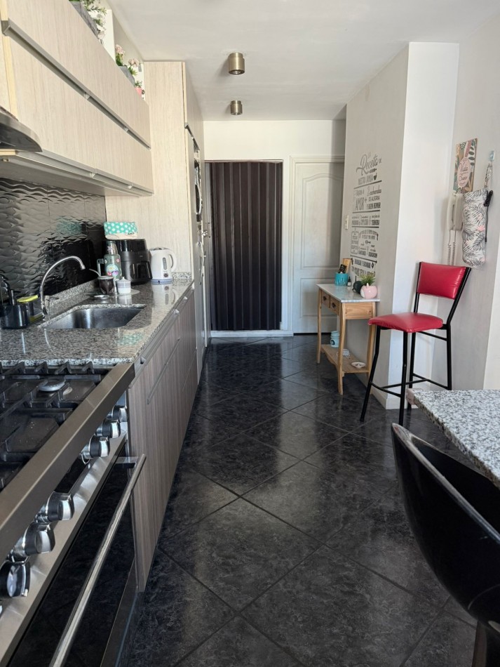 Vende PH MULTIFAMILIAR contrafrente con espacio aereo para edificar Villa Celina