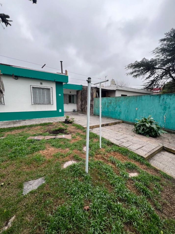 OPORTUNIDAD VENTA CASA 4 AMB CON PARQUE VILLA CELINA SOBRE JUAN RAVA