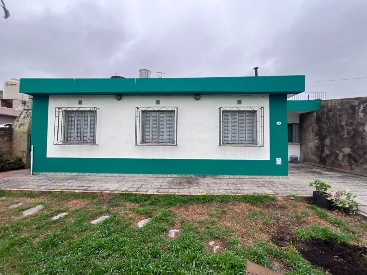 OPORTUNIDAD VENTA CASA 4 AMB CON PARQUE VILLA CELINA SOBRE JUAN RAVA
