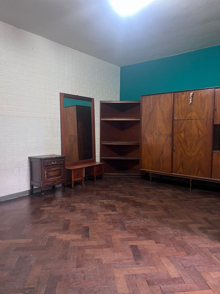 OPORTUNIDAD VENTA CASA 4 AMB CON PARQUE VILLA CELINA SOBRE JUAN RAVA