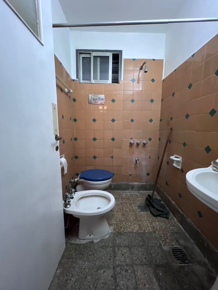 OPORTUNIDAD VENTA CASA 4 AMB CON PARQUE VILLA CELINA SOBRE JUAN RAVA