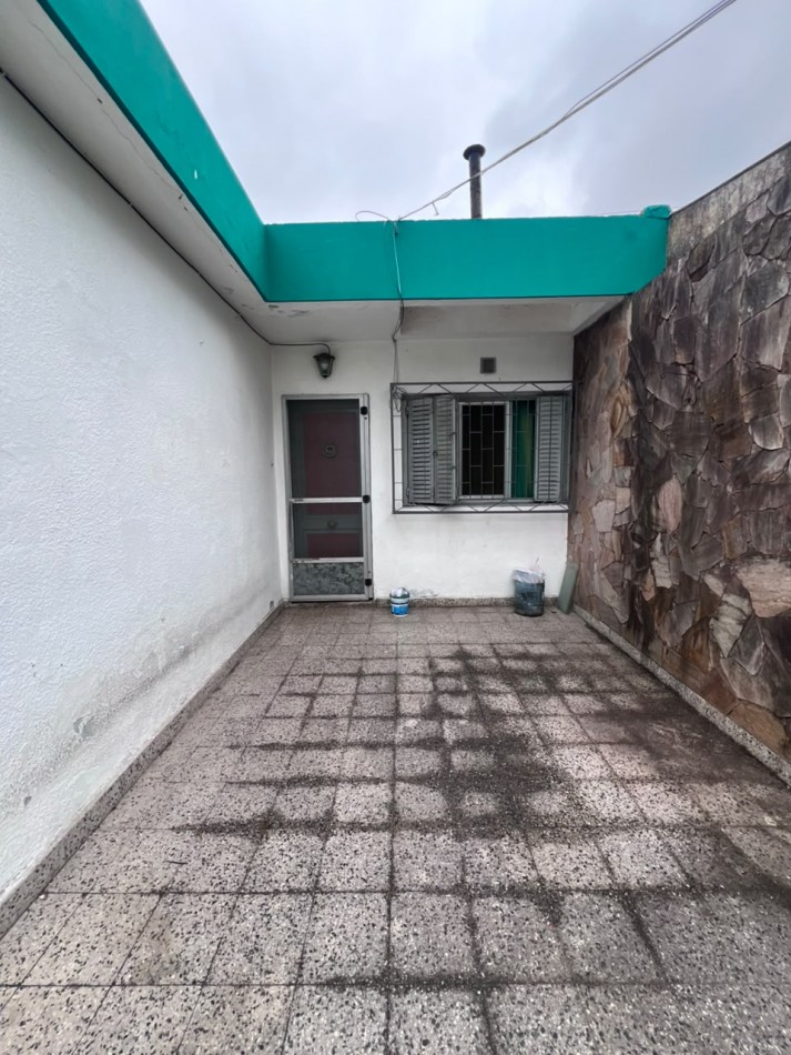 OPORTUNIDAD VENTA CASA 4 AMB CON PARQUE VILLA CELINA SOBRE JUAN RAVA