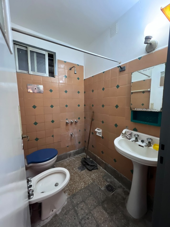 OPORTUNIDAD VENTA CASA 4 AMB CON PARQUE VILLA CELINA SOBRE JUAN RAVA