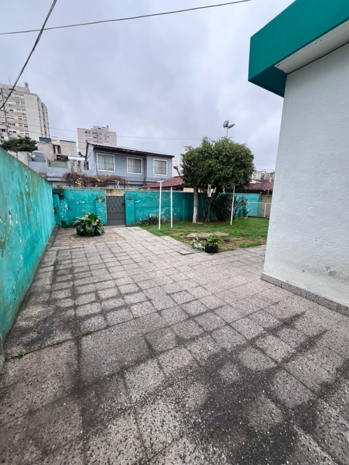 OPORTUNIDAD VENTA CASA 4 AMB CON PARQUE VILLA CELINA SOBRE JUAN RAVA