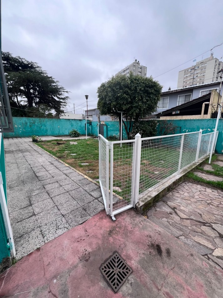 OPORTUNIDAD VENTA CASA 4 AMB CON PARQUE VILLA CELINA SOBRE JUAN RAVA
