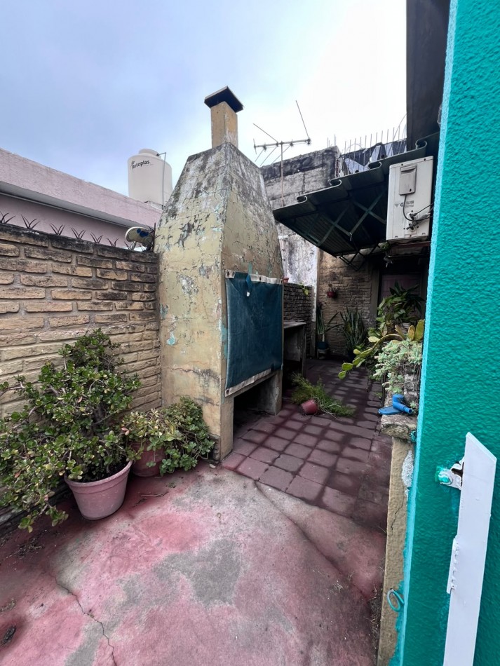 OPORTUNIDAD VENTA CASA 4 AMB CON PARQUE VILLA CELINA SOBRE JUAN RAVA