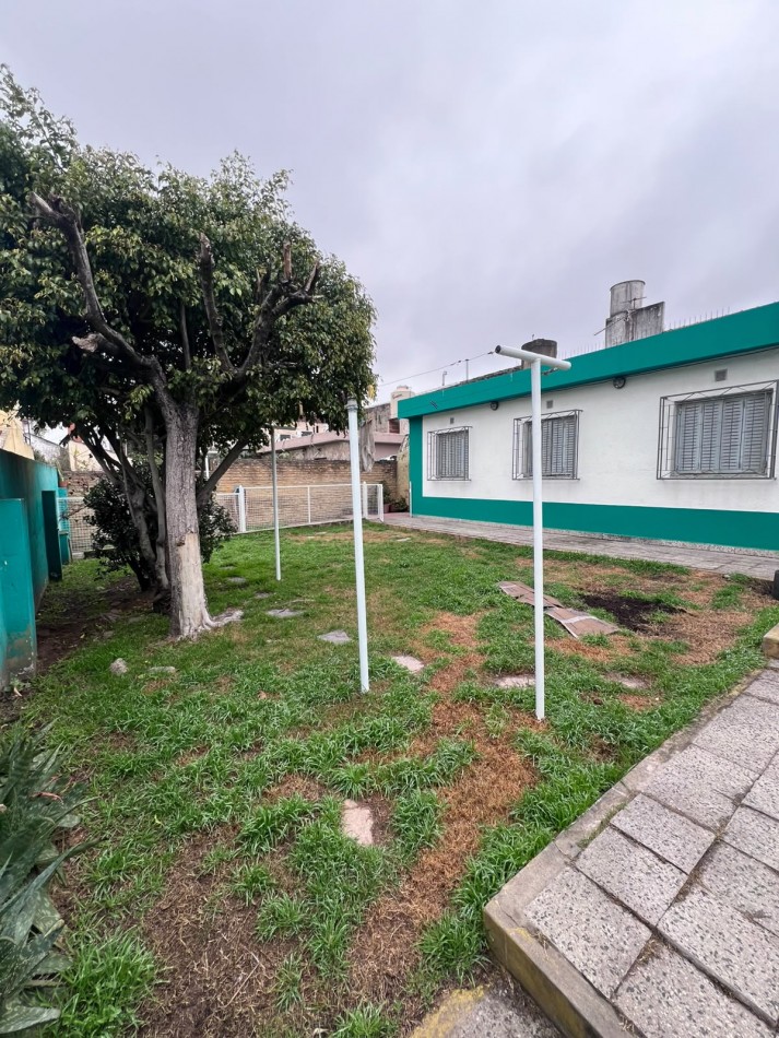 OPORTUNIDAD VENTA CASA 4 AMB CON PARQUE VILLA CELINA SOBRE JUAN RAVA