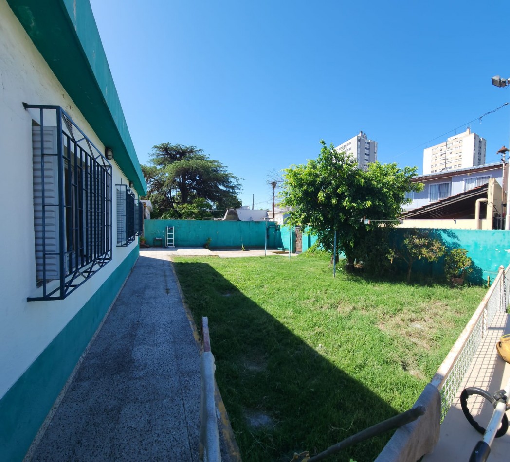 OPORTUNIDAD VENTA CASA 4 AMB CON PARQUE VILLA CELINA SOBRE JUAN RAVA