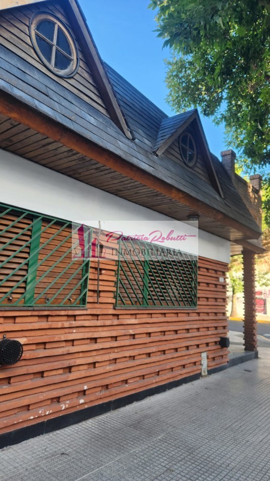 EN VENTA EXCELENTE CASA 5 AMBIENTES CON QUINCHO Y TERRAZA- FLORES NORTE- CABA.