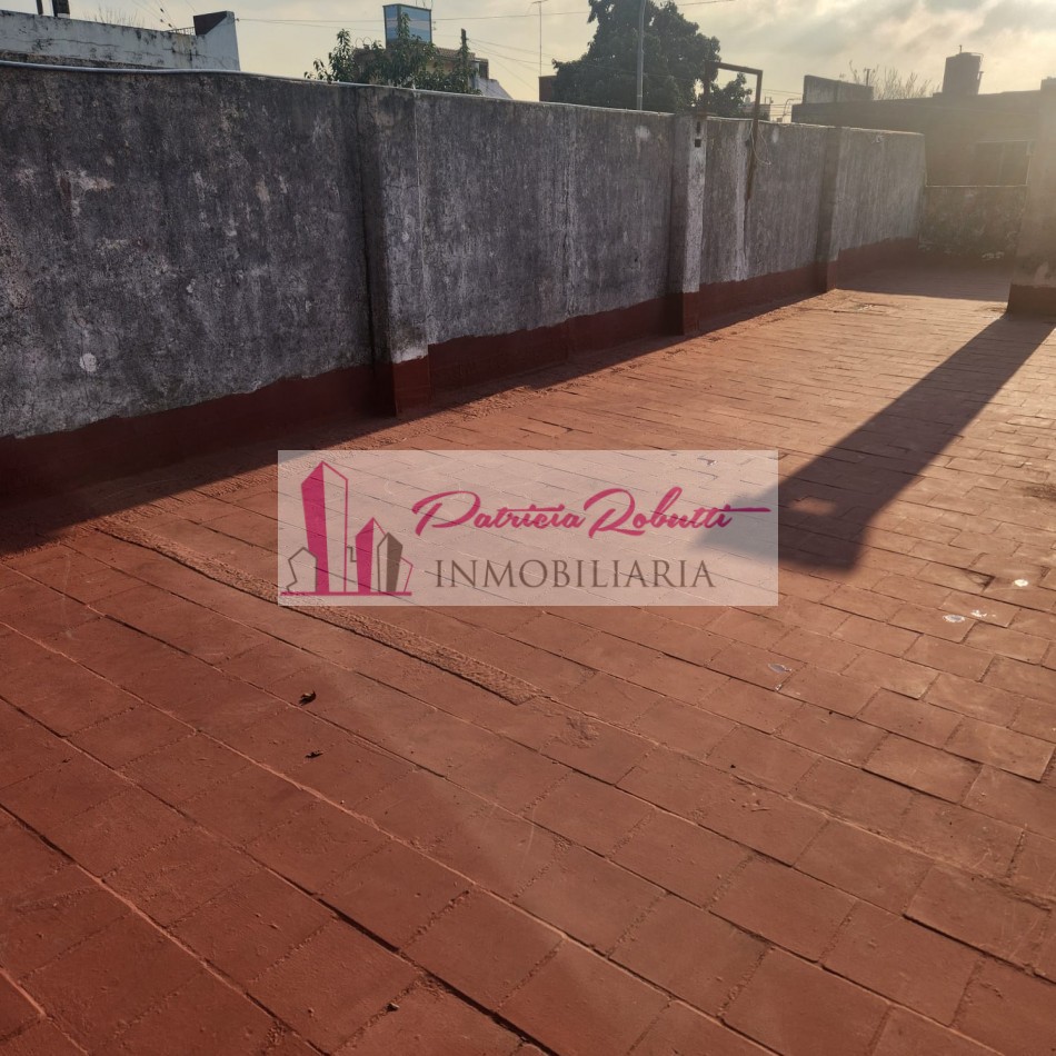 EN VENTA CASA 4 AMBIENTES EN VILLA LUGANO- LOTE 10 X 29.70- MULTIFAMILIAR