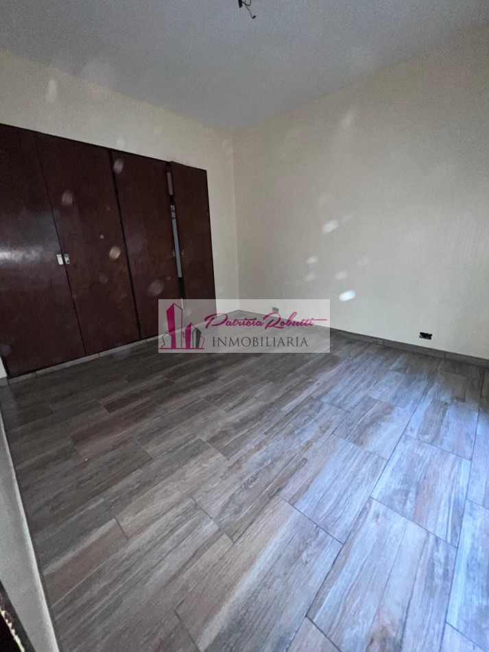 EN VENTA EXCELENTE CASA 5 AMBIENTES CON QUINCHO Y TERRAZA- FLORES NORTE- CABA.