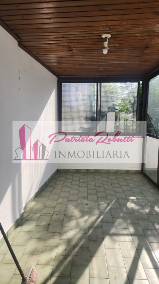 EN VENTA DEPARTAMENTO 3 AMBIENTES CON PATIO EN CENTRO COMERCIAL VILLA CELINA.