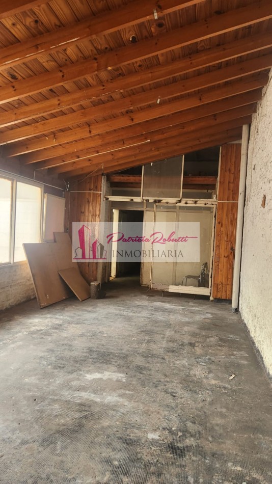 EN ALQUILER LOCAL COMERCIAL CON GALPON DEPOSITO EN VILLA CELINA.