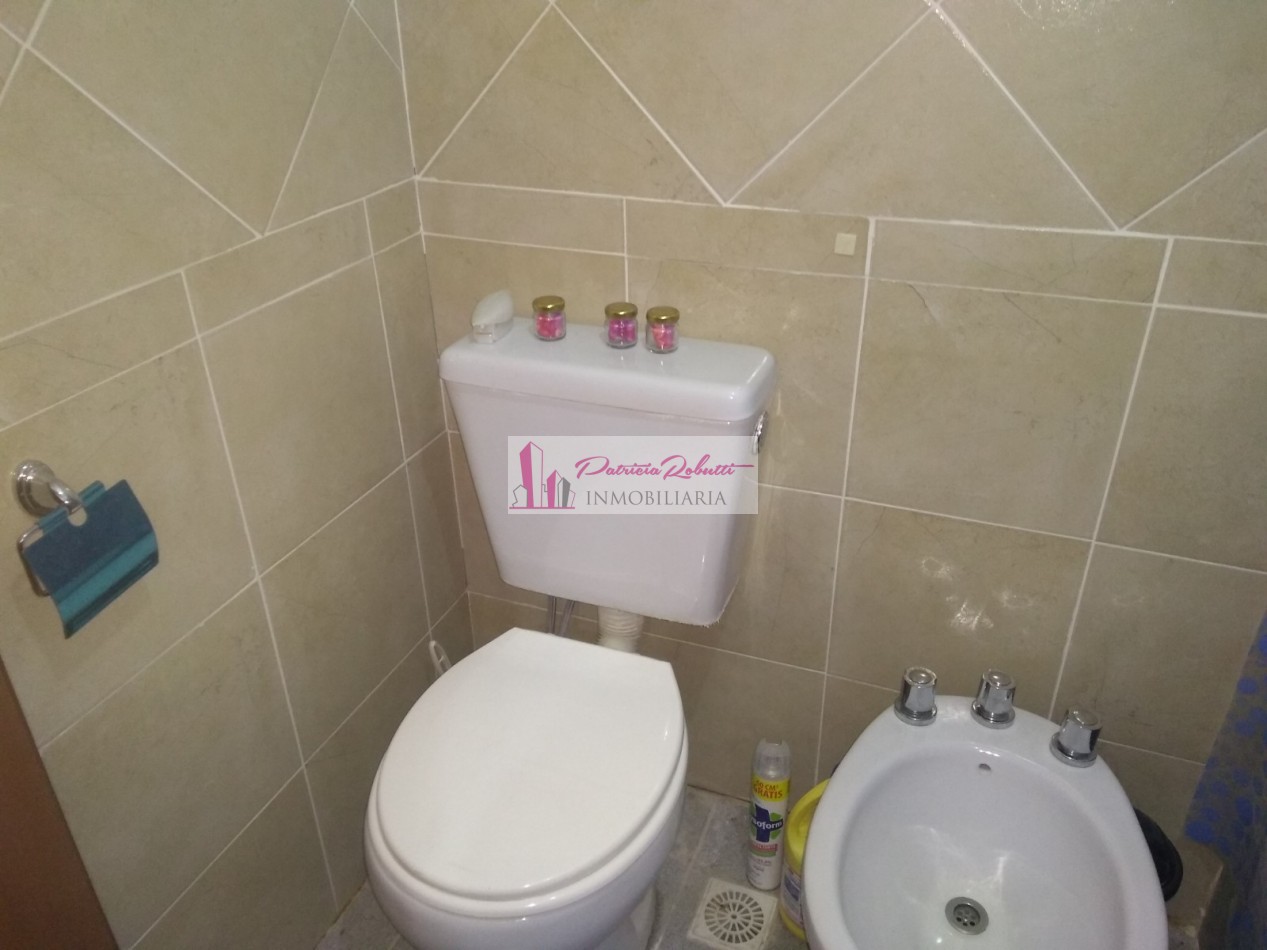 EN VENTA CASA 4 AMBIENTES CON LOTE LIBRE EN BRANDSEN