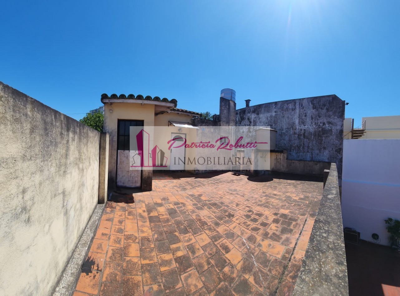 EN VENTA CASA 5 AMBIENTES EN VILLA LUGANO