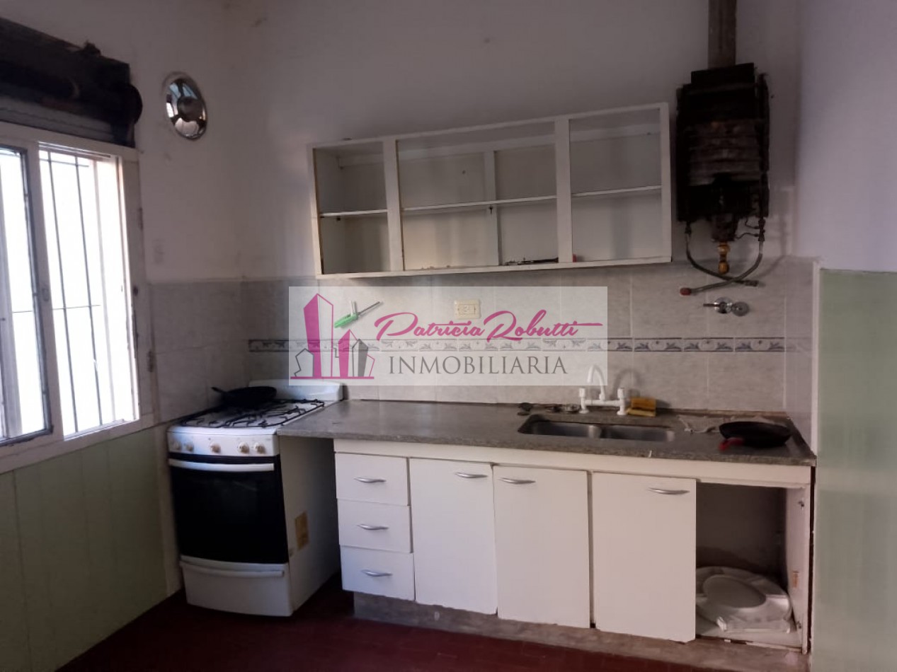 EN VENTA CASA 4 AMBIENTES EN VILLA LUGANO- LOTE 10 X 29.70- MULTIFAMILIAR