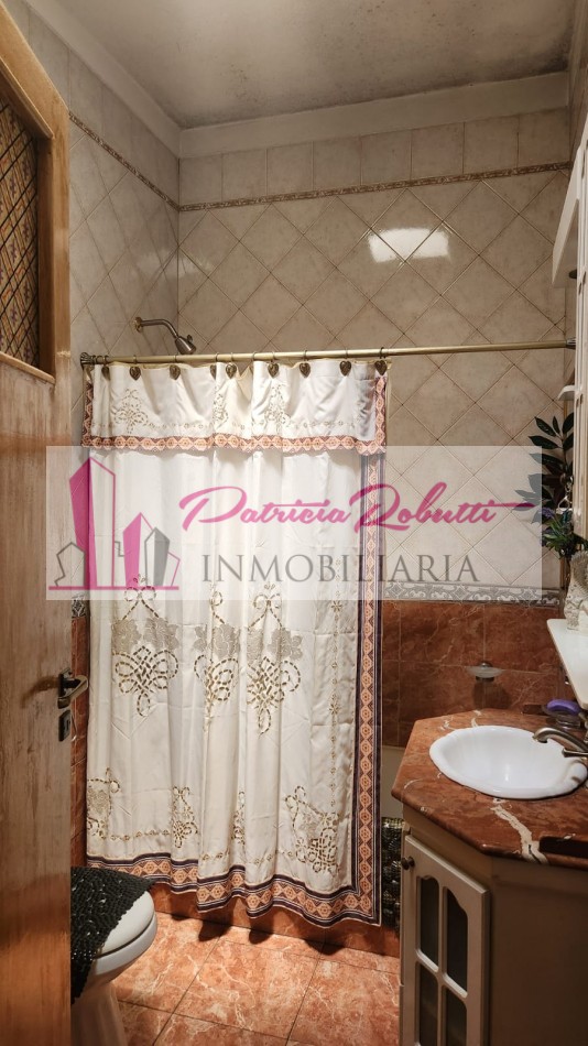 EN VENTA CASA 5 AMBIENTES EN VILLA LUGANO