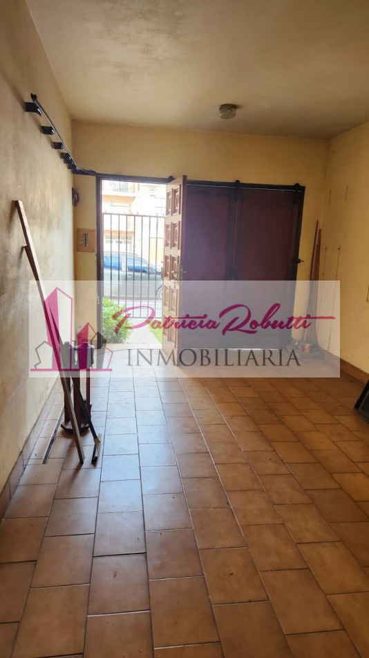 EN VENTA CASA 4 AMBIENTES EN VILLA CELINA POLO TEXTIL LOTE