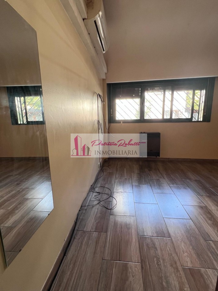 EN VENTA EXCELENTE CASA 5 AMBIENTES CON QUINCHO Y TERRAZA- FLORES NORTE- CABA.
