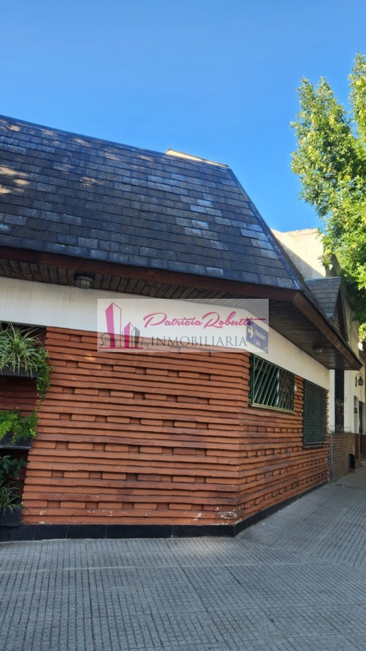 EN VENTA EXCELENTE CASA 5 AMBIENTES CON QUINCHO Y TERRAZA- FLORES NORTE- CABA.