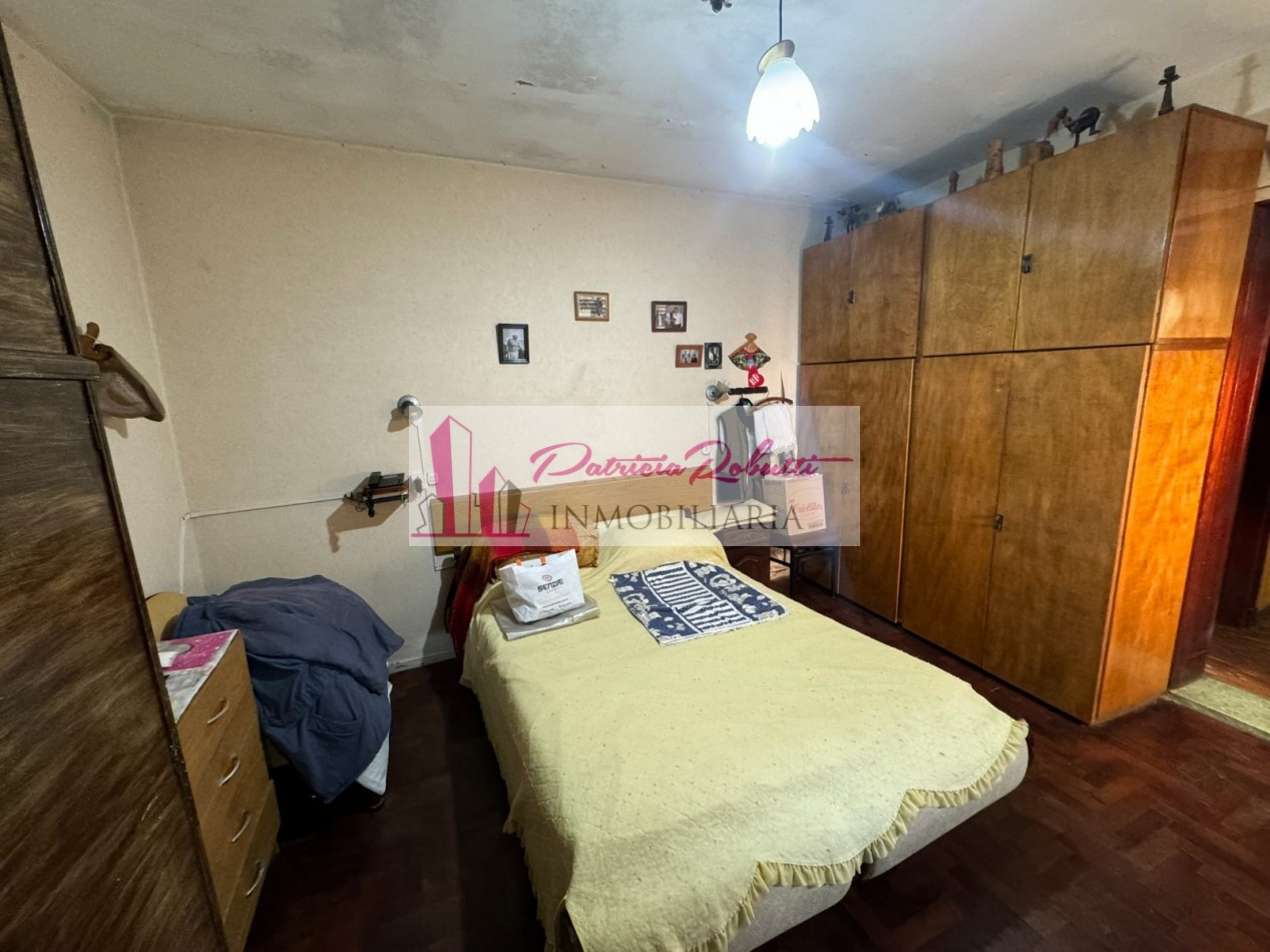 EN VENTA CASA MULTIFAMILIAR 6 AMBIENTES DISTRIBUIDA EN 2 CASAS VILLA INSUPERABLE.