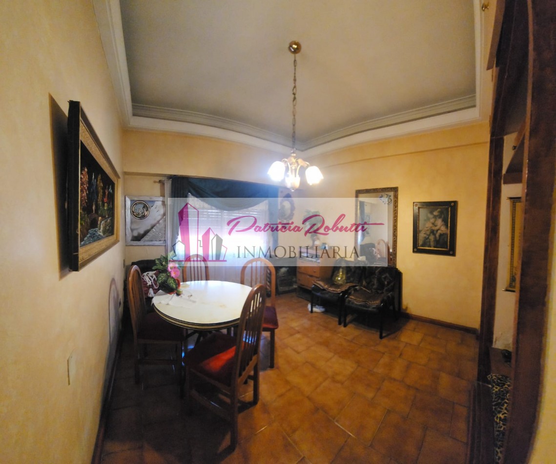 EN VENTA CASA 5 AMBIENTES EN VILLA LUGANO