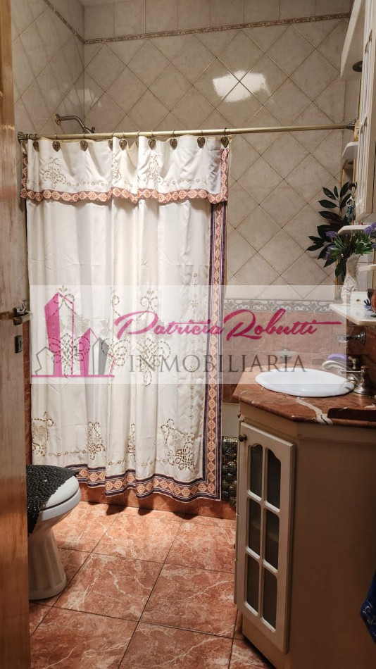 EN VENTA CASA 5 AMBIENTES EN VILLA LUGANO